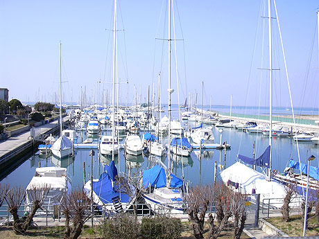 Boot Liegeplatz in Lignano Sabbiadoro foto