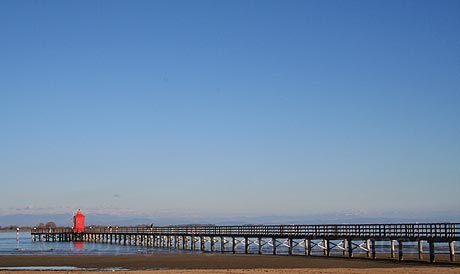 Das Panorama auf der Leuchtturm von Lignano Sabbiadoro foto