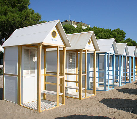 Die Kabine auf dem Strand von Lignano Sabbiadoro foto