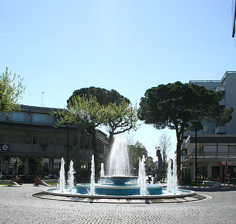 Fontana square at Lignano Sabbiadoro photo