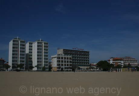 Tenger fele kilatasa hotel Sabbiadoroban foto